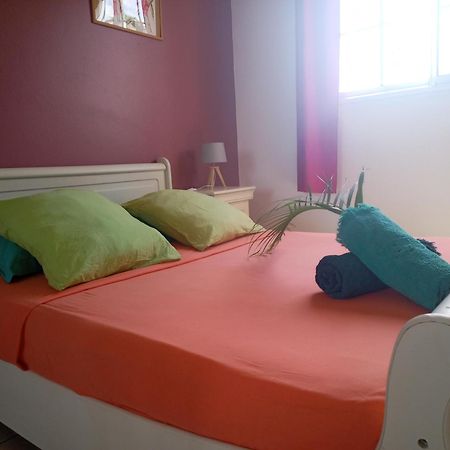Apartamento Happy Hippies House Sainte-Rose Habitación foto