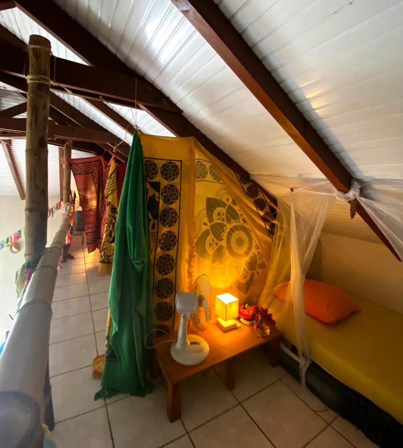 Apartamento Happy Hippies House Sainte-Rose Exterior foto