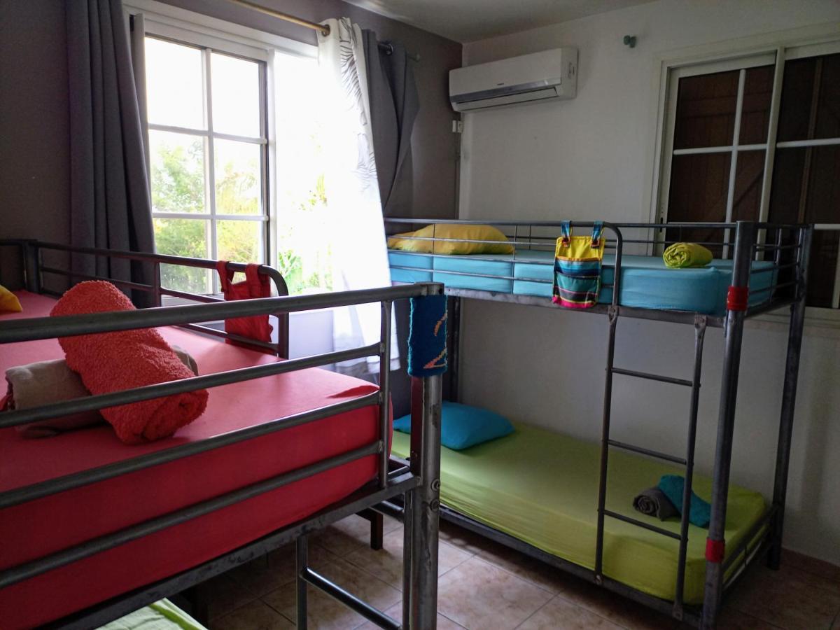 Apartamento Happy Hippies House Sainte-Rose Habitación foto
