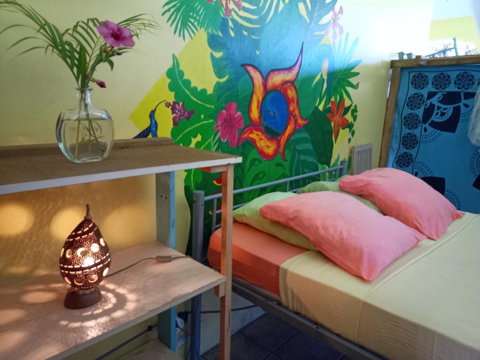 Apartamento Happy Hippies House Sainte-Rose Habitación foto