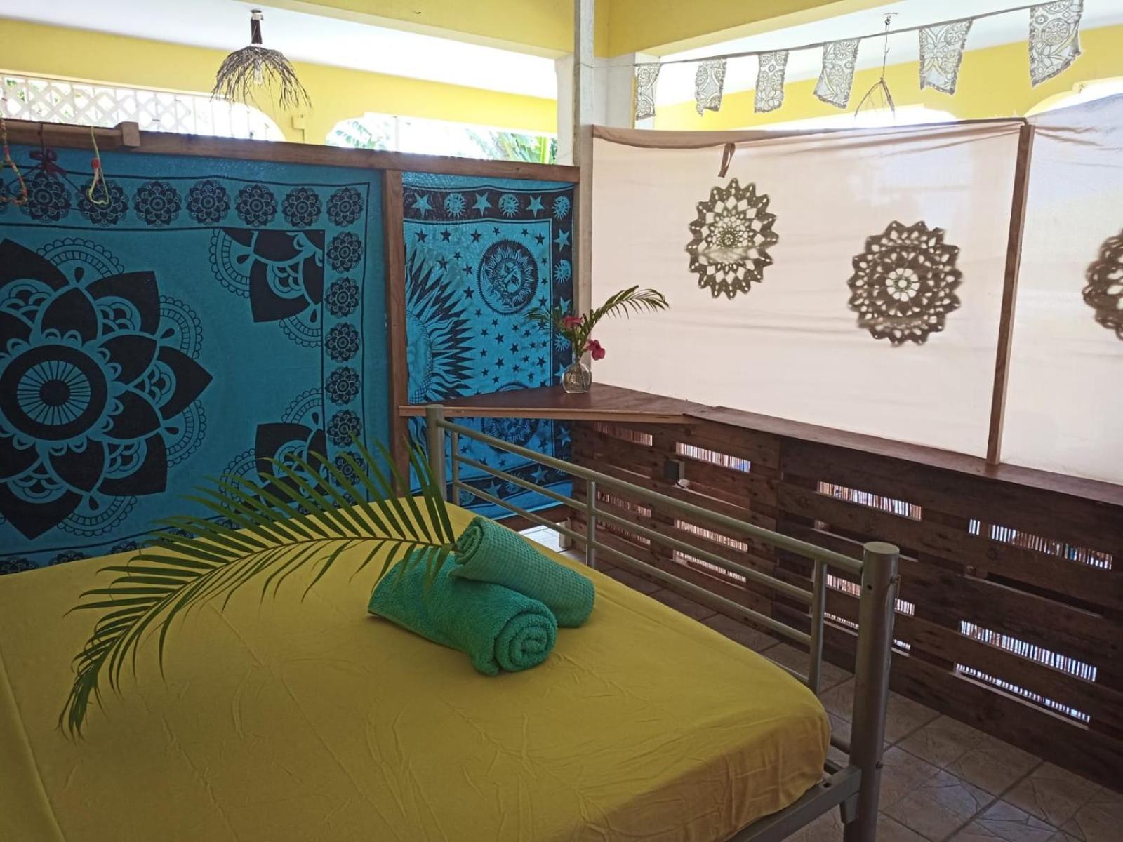 Apartamento Happy Hippies House Sainte-Rose Habitación foto